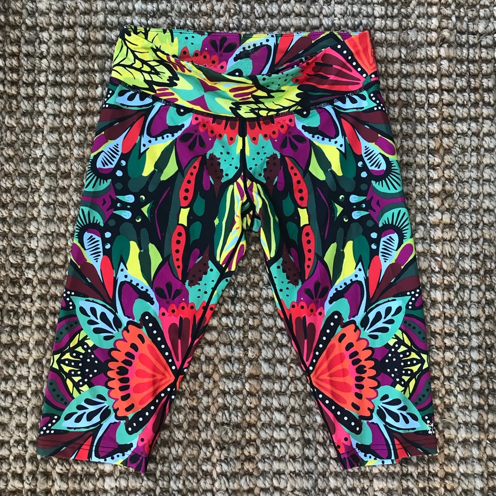 Betsey Johnson cropped work out pants